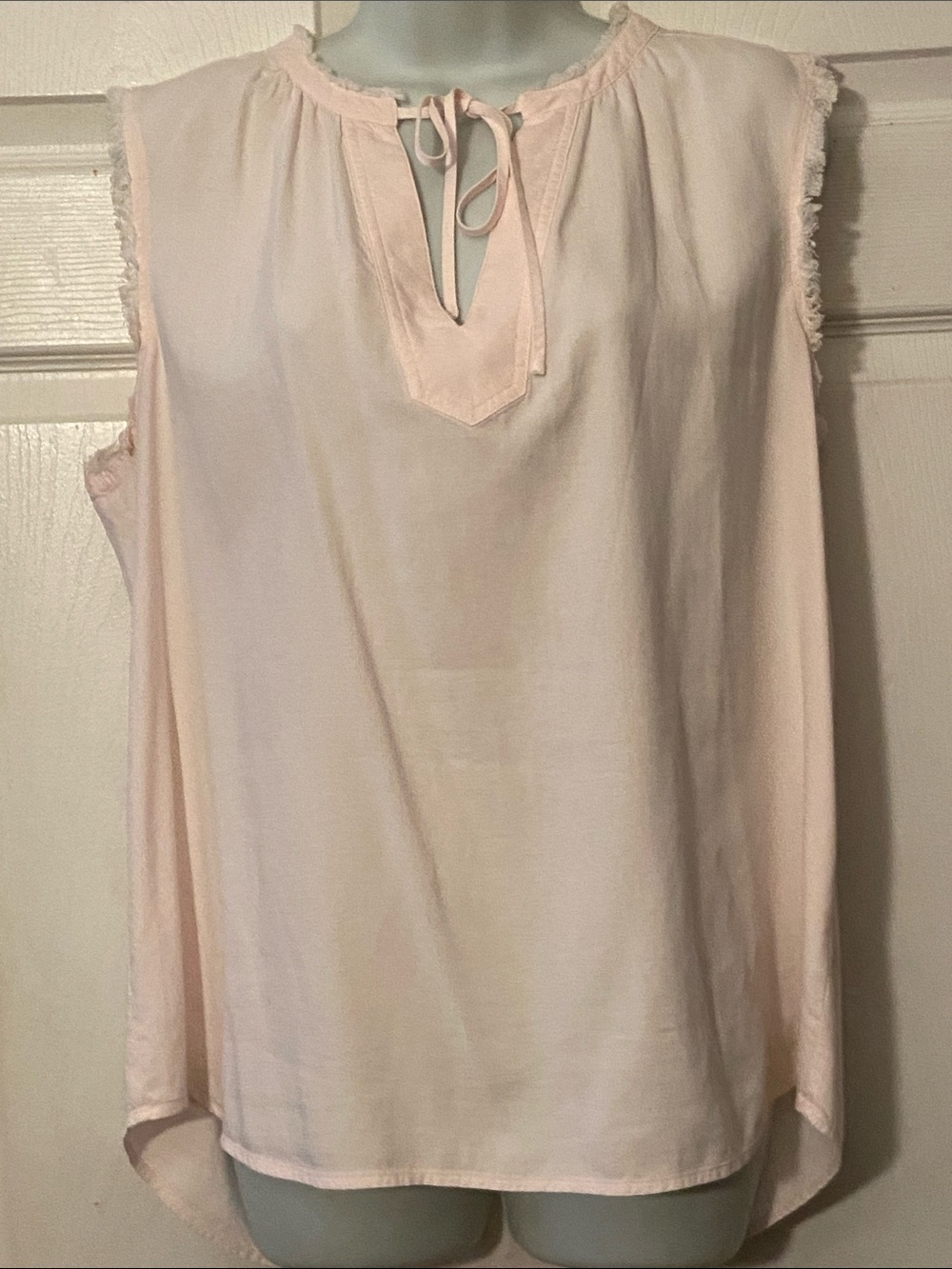 cloth & stone Pale Blush Sleeveless Tie-Neck Blouse sz L Frayed Accents
